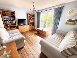 Lounge- click for photo gallery